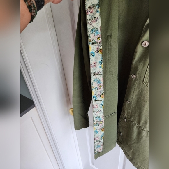 Curve Appeal Women's Khaki Jacket with Floral Trim Size Medium - Picture 8 of 8